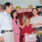 Công ty TNHH Anh Luân nhận phụng dưỡng 5 bà mẹ Việt Nam anh hùng ở Củ Chi TPHCM