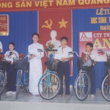 Người nặng tình với đất thép